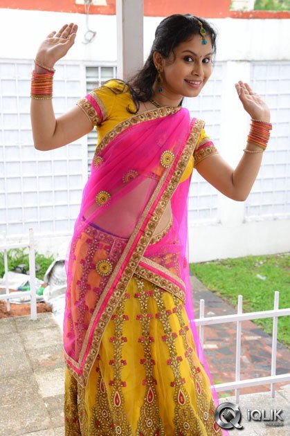 Sumi-Ghosh-At-Lovers-Park-Movie-Opening